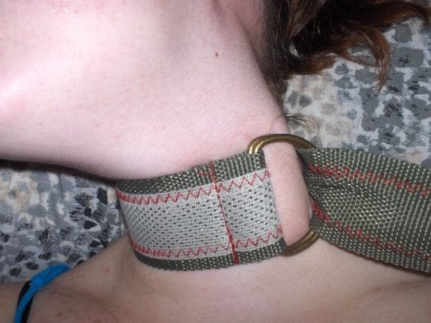 Self choking with a belt, bet that got her cunt wet!!!