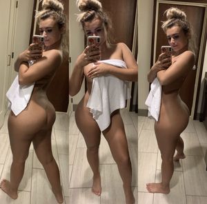 Amateur PAWG teen in locker room