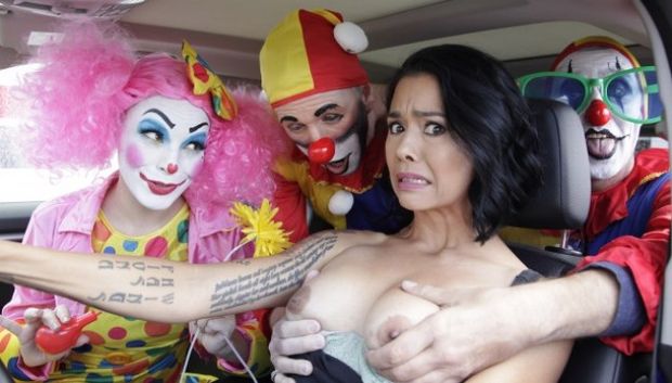 Clowns attack - Dana Vespoli