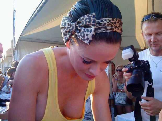 Downblouse