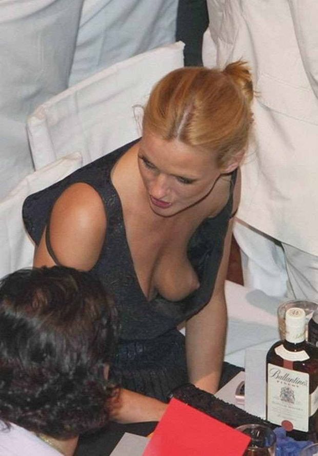 Downblouse