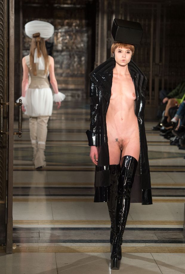 Nude model walks runway for Pam Hogg at London Fashion.