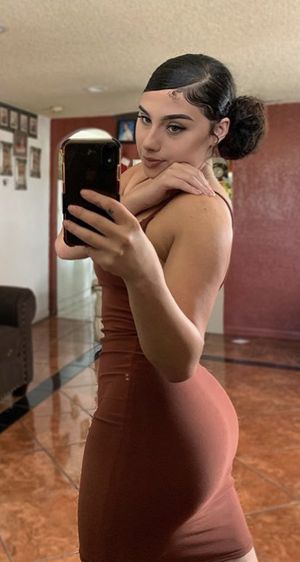 Aline has the curves to make all men go wild