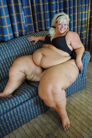 Cute Supersized Bombshell Barbie