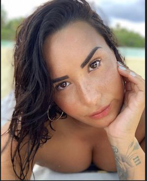 Cum on your screen for Demi Lovato