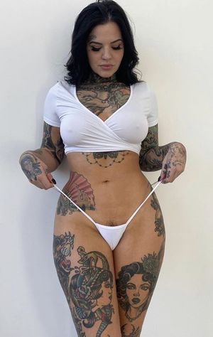 Sexy tatted woman