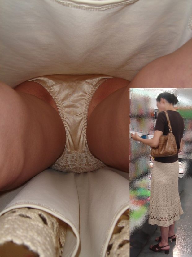 milf upskirt