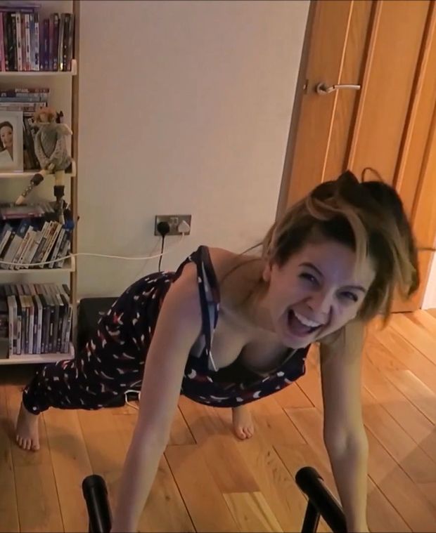 Zoella nearly flashes