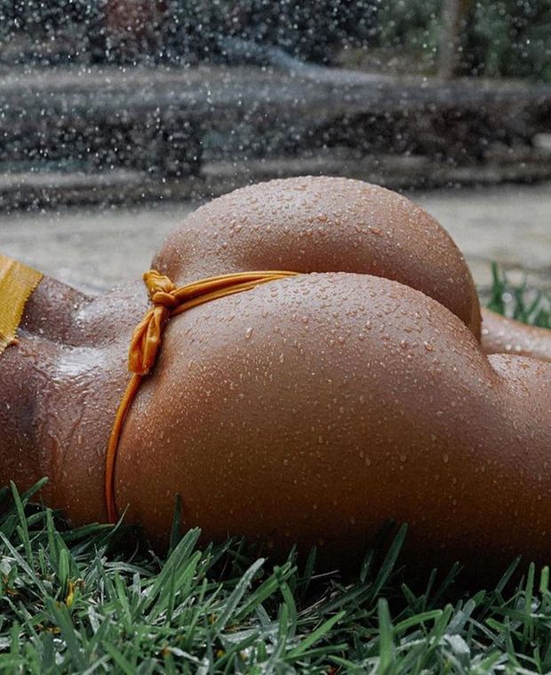 Another sexy wet ass.. yummy