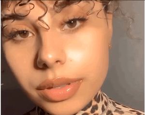 Close up on face of Frosted Aline