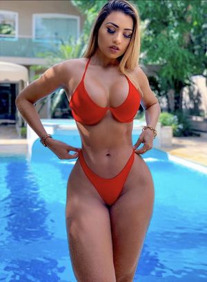 Slim curvy good looking babe