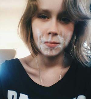 Shemale de 28 ans collectionne les éjaculations faciales abondantes et cherche plus de jus sur Saint-Priest et Lyon