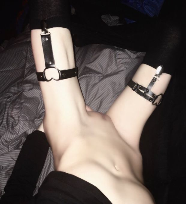 Skinny bitch, fat pussy