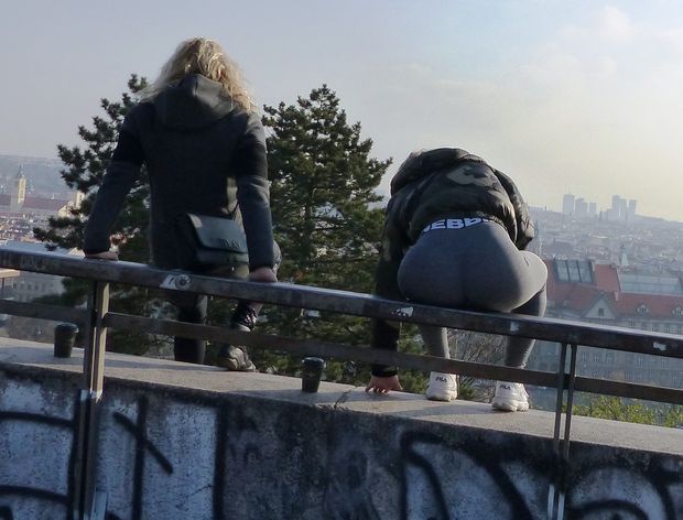 candid babe with sexy legging ass