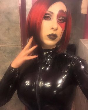 Sandra Satan is the goth babe In Bllack Latex