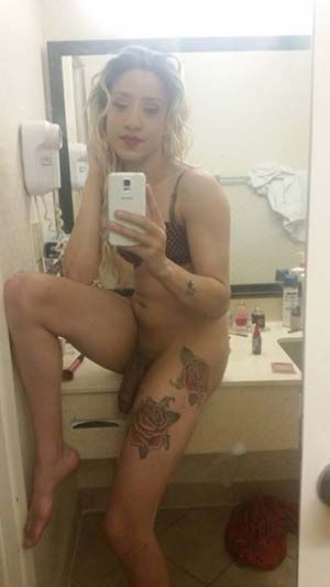 Graziella la trans du Cap d'Agde qui recherche du bon sexe avec du foutre chaud en quantité !