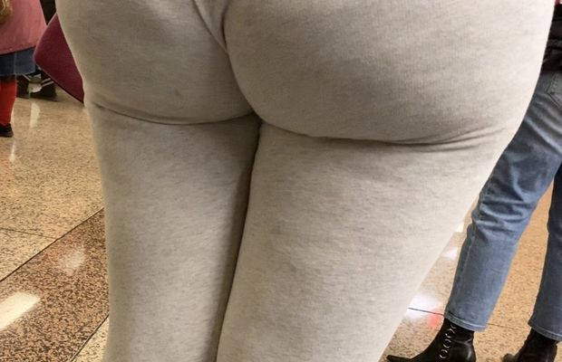 Thick Puerto Rican ass at mall