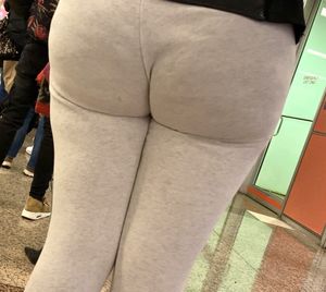 Thick Puerto Rican ass at mall