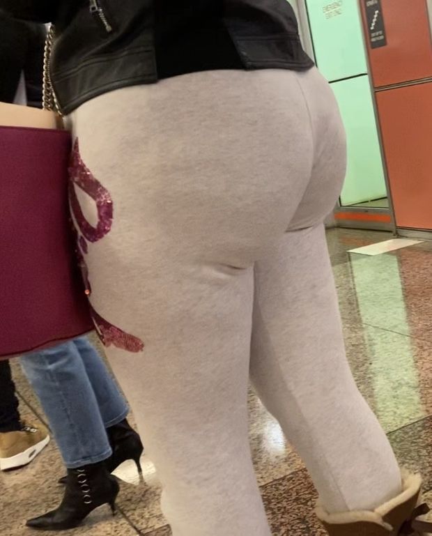 Thick Puerto Rican ass at mall