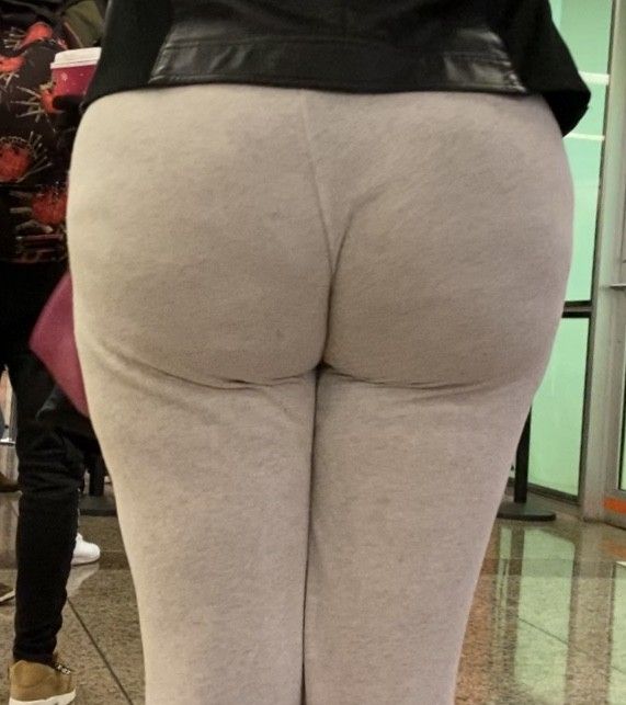 Thick Puerto Rican ass at mall