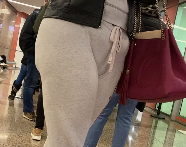 Thick Puerto Rican ass at mall