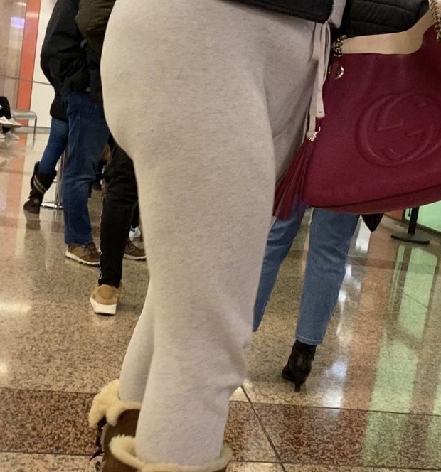 Thick Puerto Rican ass at mall