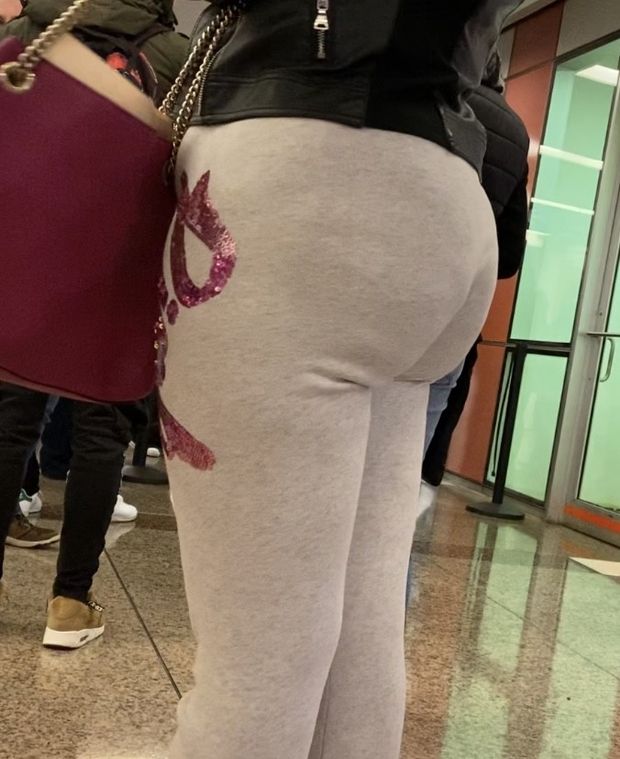 Thick Puerto Rican ass at mall