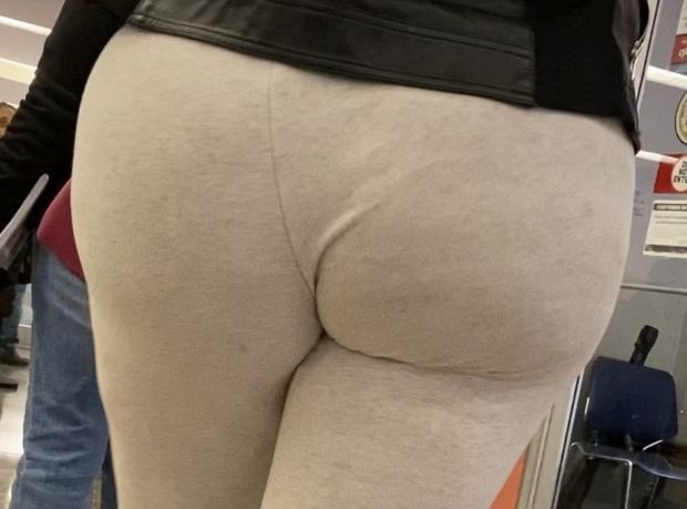 Thick Puerto Rican ass at mall