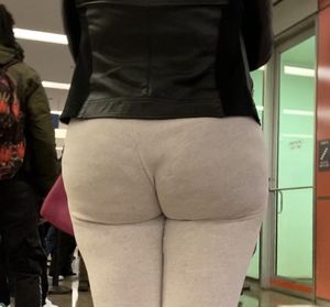 Thick Puerto Rican ass at mall