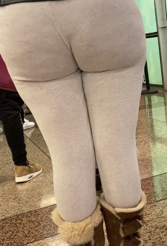 Thick Puerto Rican ass at mall