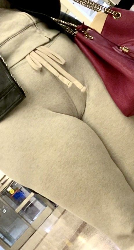 Thick Puerto Rican ass at mall