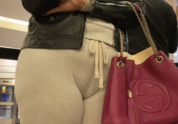 Thick Puerto Rican ass at mall