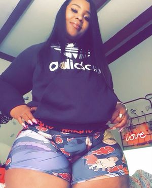 Thick chocolate babe that I want to devour