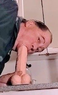 LOOKING TO GIVE HEAD