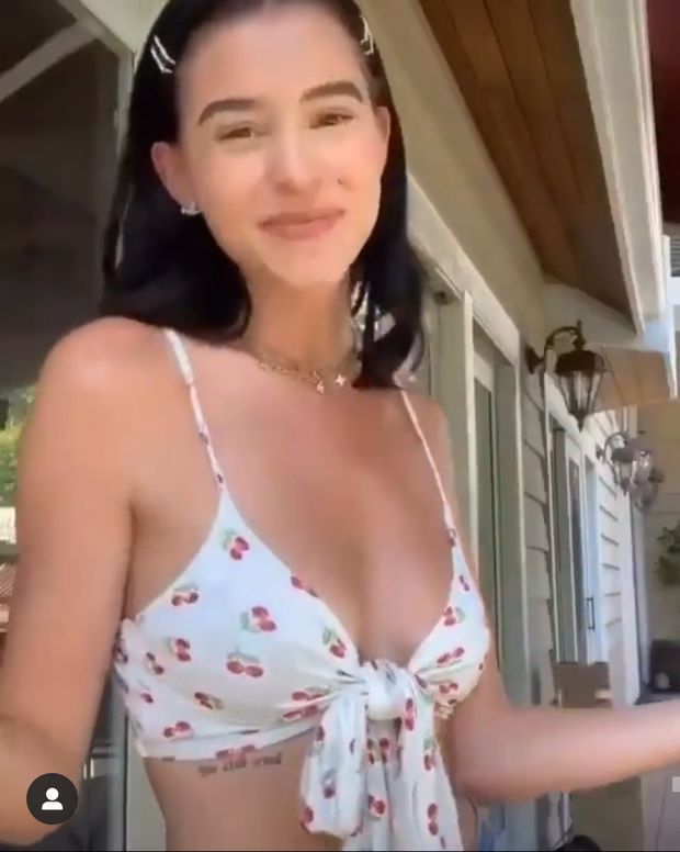 Lea elui side boob pic (the old one)