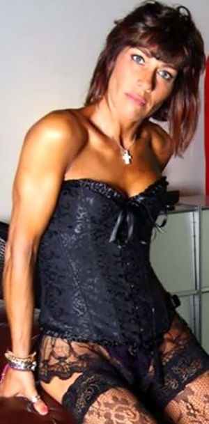 Spanish Facebook MILF slut auto_exposing