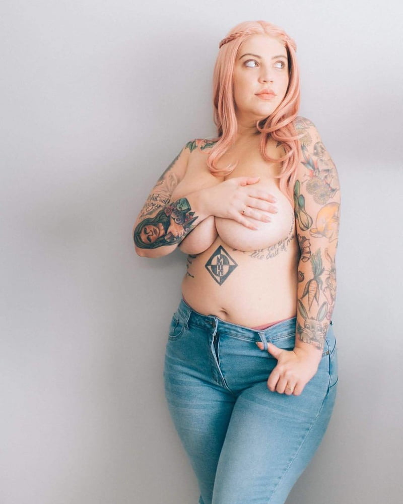 topless in jeans