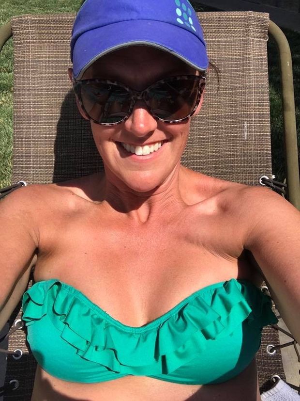 MILF with nice tits in bikini