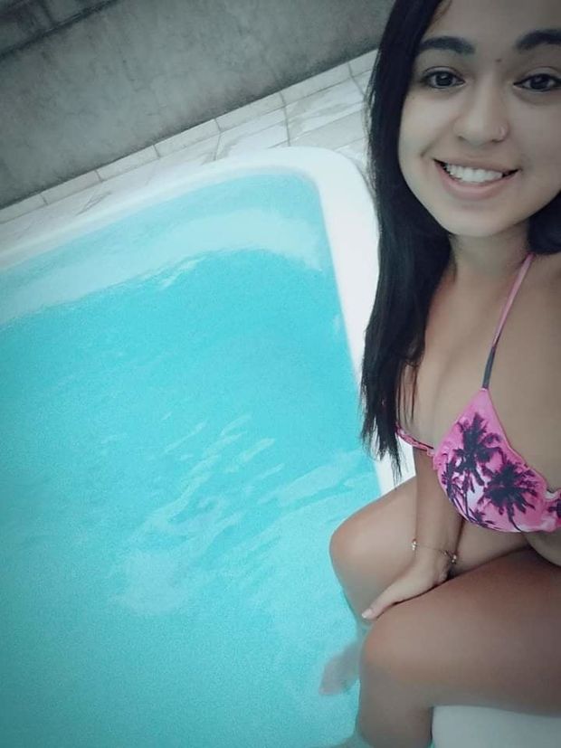 pool selfie