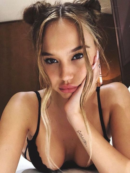 Alexis Ren POV