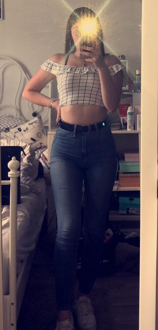 Hot teen in skinny jeans