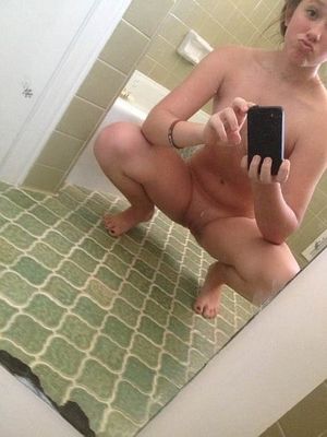 naked selfie