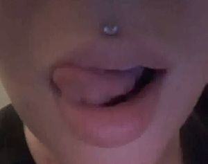 Her lips would make a great pair of DSL's ( Dick Sucking Lips) gif