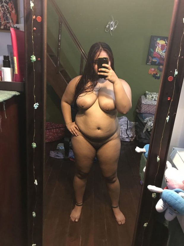 naked selfie