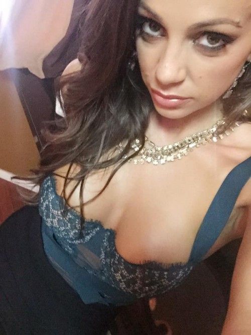 Pornstar ABIGAIL MAC sexy cleavage selfie