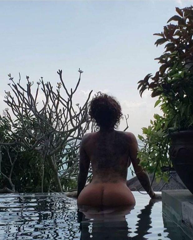 Christy Mack - Erotica in the pool - sexy booty