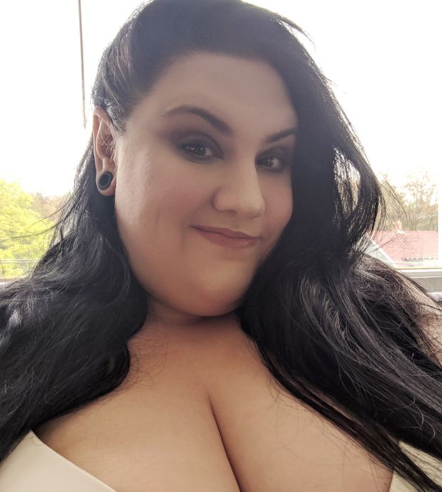 Sexy ssbbw feedee.