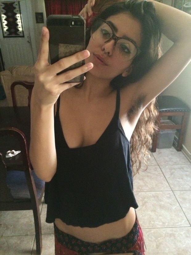 hairy pits selfie