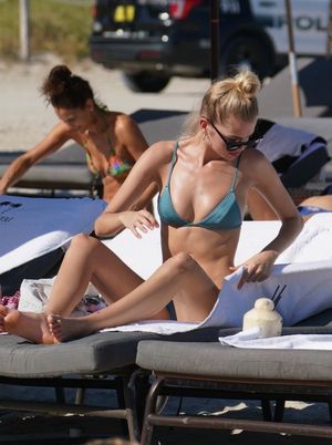Daphne Groeneveld sexy ass in a thong bikini at the beach in Miami seen by paparazzi.