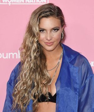 Lele Pons big boobs showing nice cleavage in a sexy little bra top photographed on the red carpet.